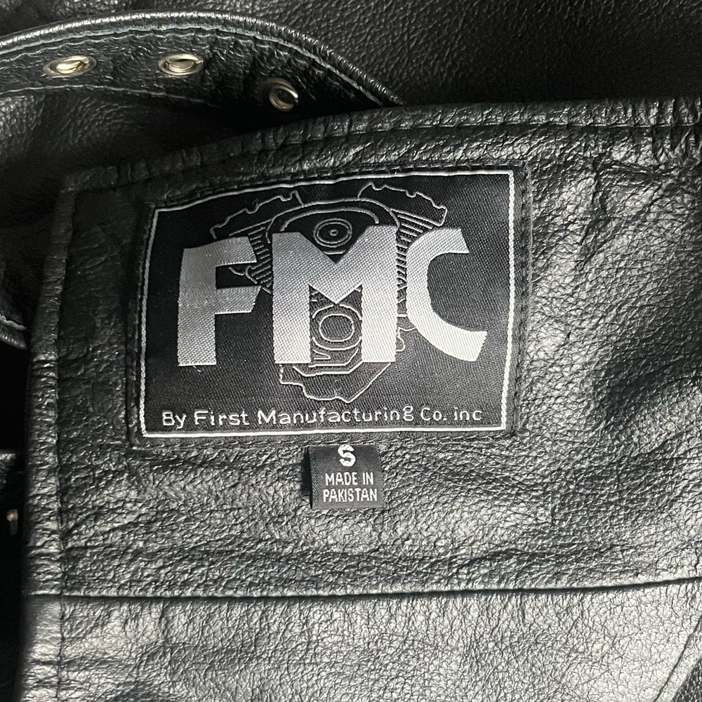 Women’s Motorcycle Leathers - Picture 3 of 7